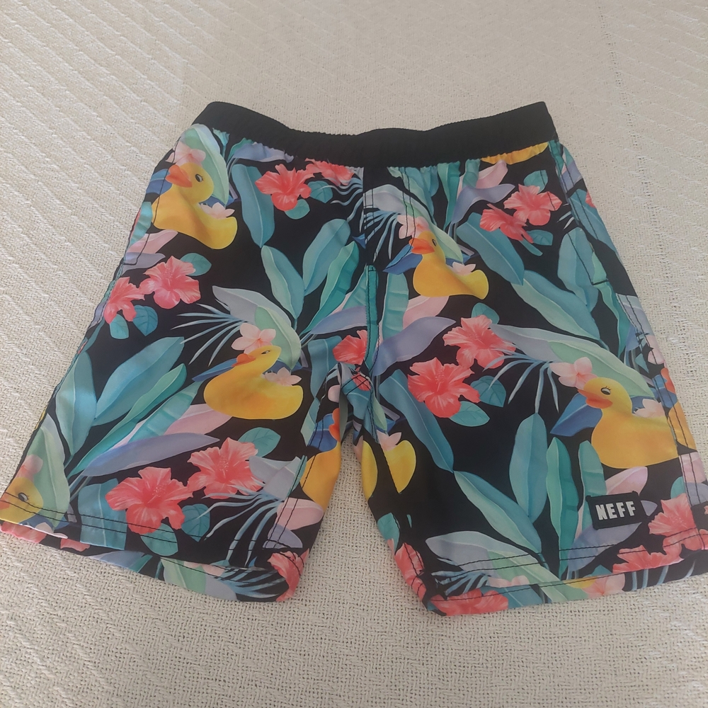 Neff  Floral Bird Print Shorts - Black Multi